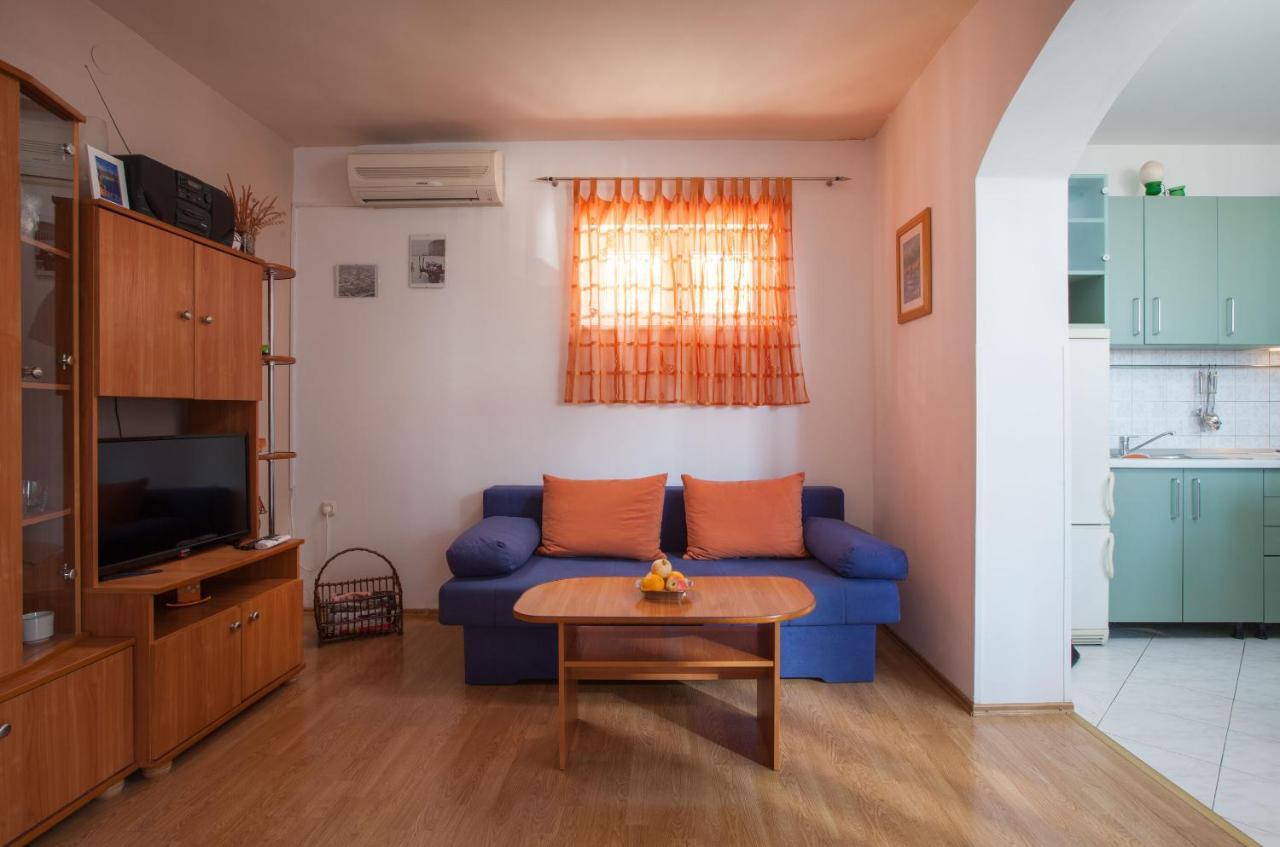 Apartments Dragan Baska Voda Bagian luar foto