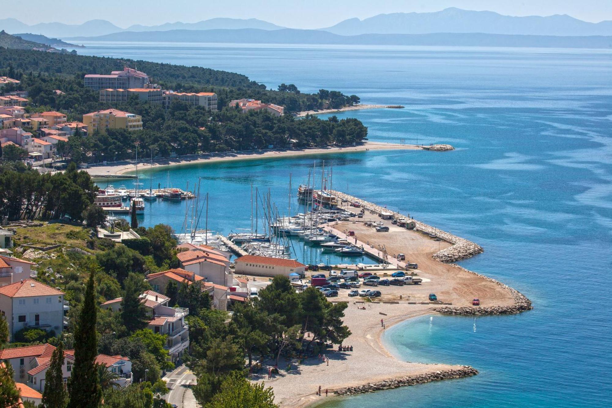 Apartments Dragan Baska Voda Bagian luar foto